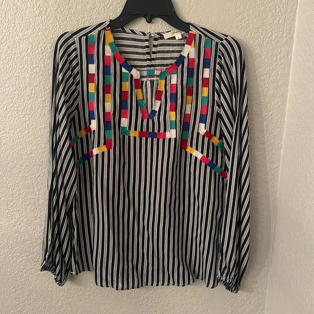 Small women’s shirt - like new!